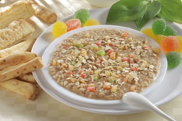 Овсянка с бананом, арахисовым маслом и мюсли, фото, рецепт