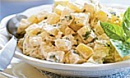 Салат с куриным филе, рисом и ананасами